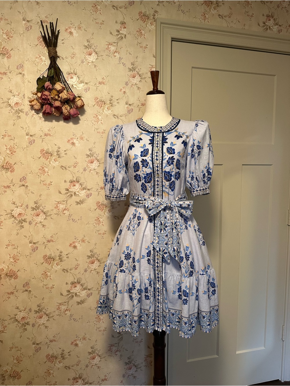 A Loves A Blue White Floral Bubble Sleeve A-Line Flounce Mini Dress XS - Picture 5 of 16
